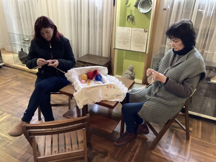 Че занаятите са навсякъде научиха десетки деца от Севлиево