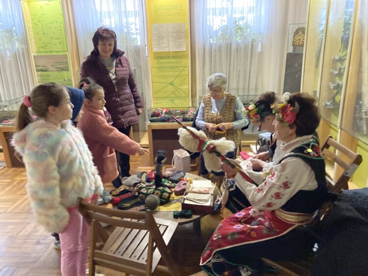 Че занаятите са навсякъде научиха десетки деца от Севлиево