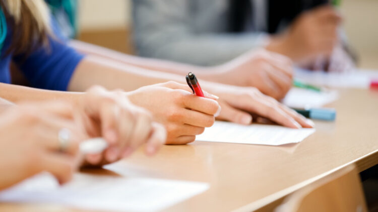 До 18 май зрелостниците ще получат бележките за допускане  до матурите