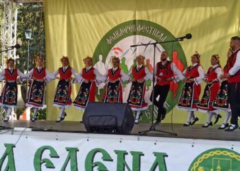 Първи места, нови успехи и награди за танцов клуб “Хопни ми, тропни ми” и трио “Звън”