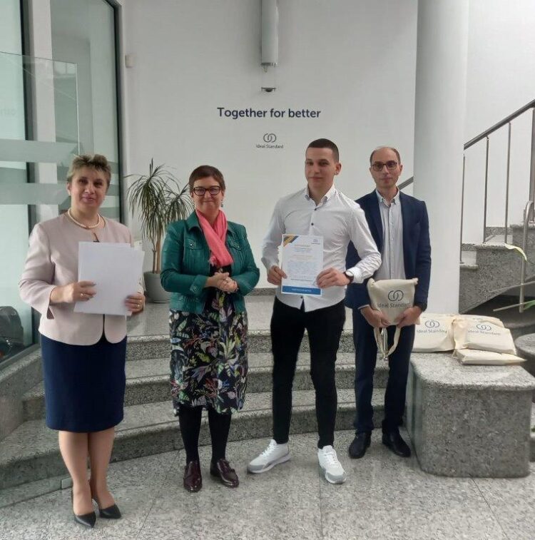 Вторият випуск дуално обучение със сертификати от “Идеал Стандарт – Видима”
