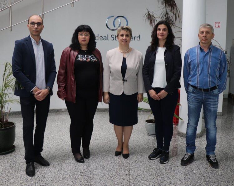 Вторият випуск дуално обучение със сертификати от “Идеал Стандарт – Видима”