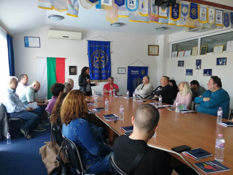 Ваня Григорова представи пред синдикалисти книгата си “Пътеводител за защита на работното място”