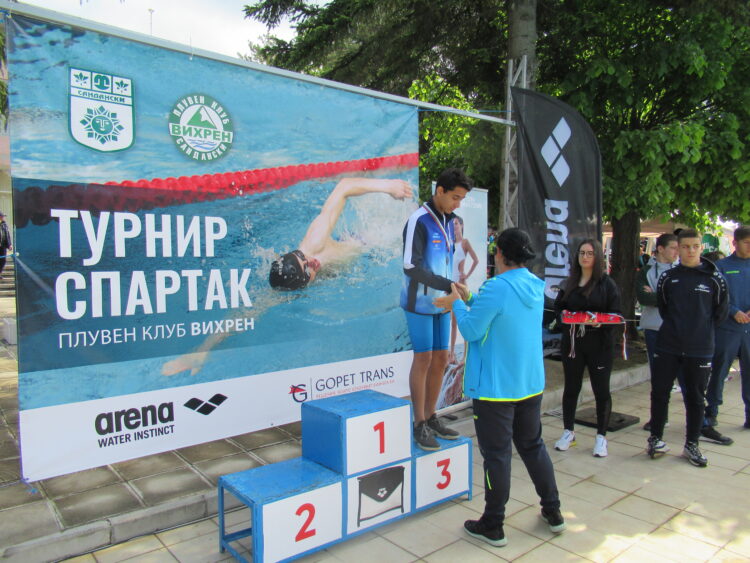 Четири медала за плувците от Международен турнир