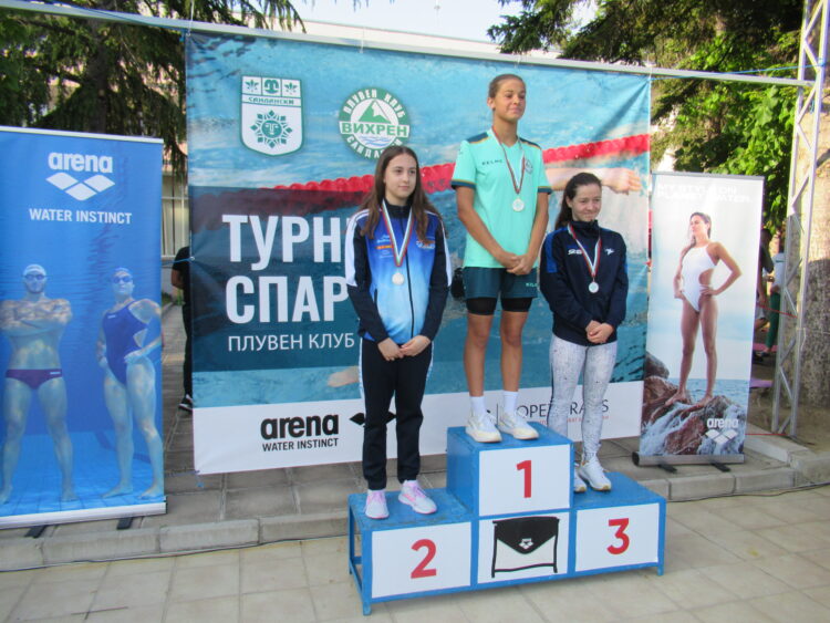 Четири медала за плувците от Международен турнир
