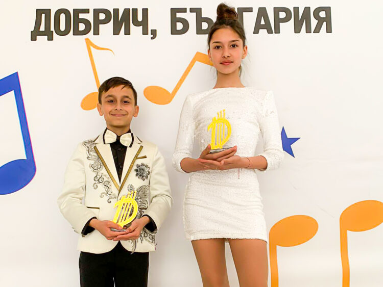 Вокална формация Upstream Voices с куп награди от три Национални и Международни конкурси за популярна музика