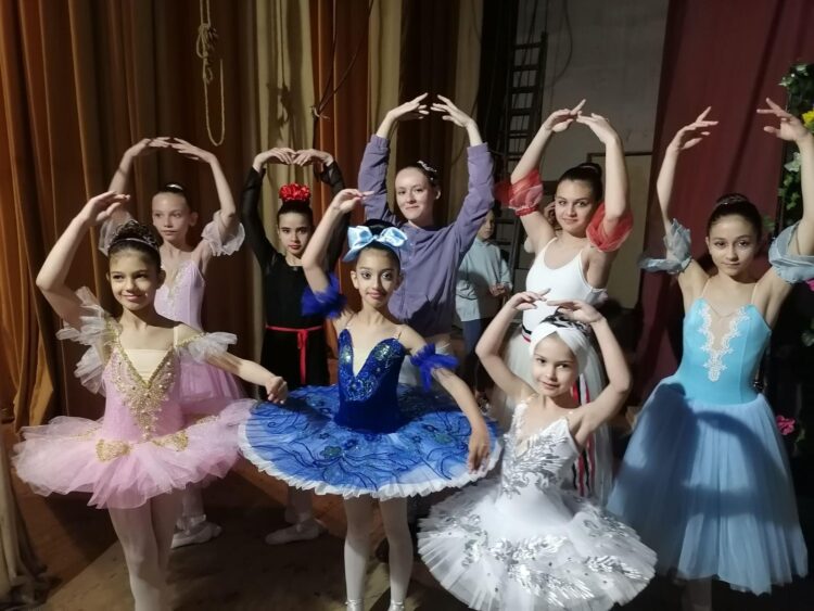 Грациите балерини триумфираха с конкурсни награди и спектакъл в гала концерт