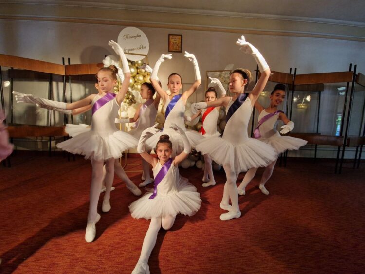 Грациите балерини триумфираха с конкурсни награди и спектакъл в гала концерт