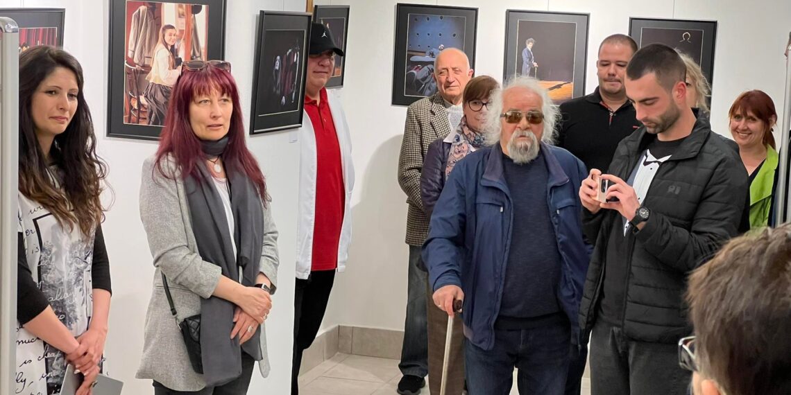 Духа зад кулисите в симбиоза на изкуствата фотография и поезия представи “Читалището – поглед отвътре”