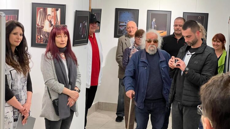 Духа зад кулисите в симбиоза на изкуствата фотография и поезия представи “Читалището – поглед отвътре”