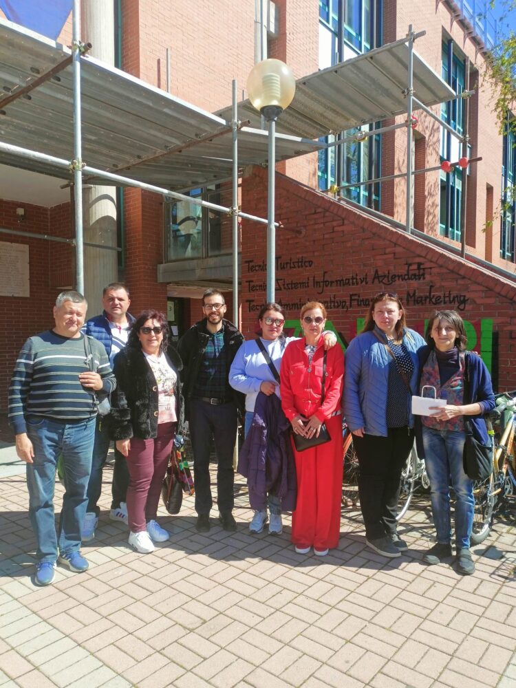 ПГ “Марин Попов” реализира първия етап от мобилността по Еразъм+ в Италия