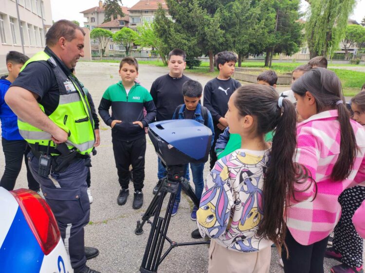 Малките полицаи с последно занятие