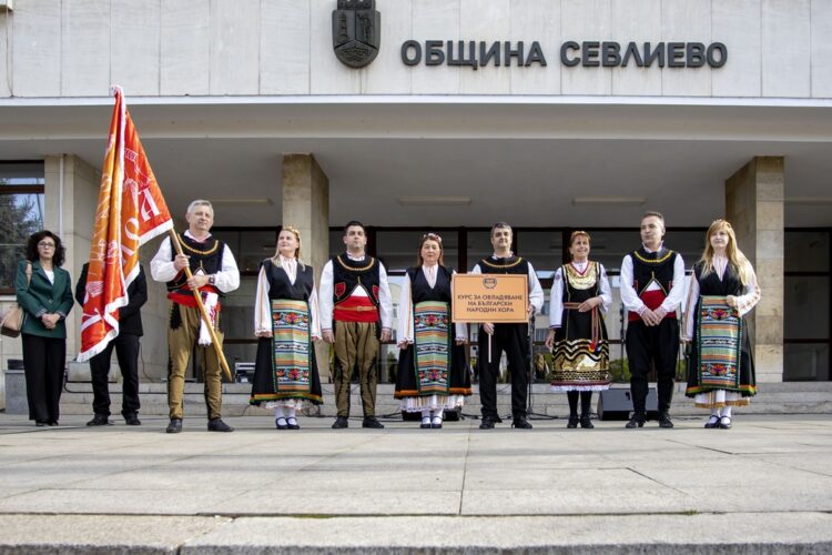 С пъстра плетеница от изкуства и талант празнува най-българската светиня – Читалището