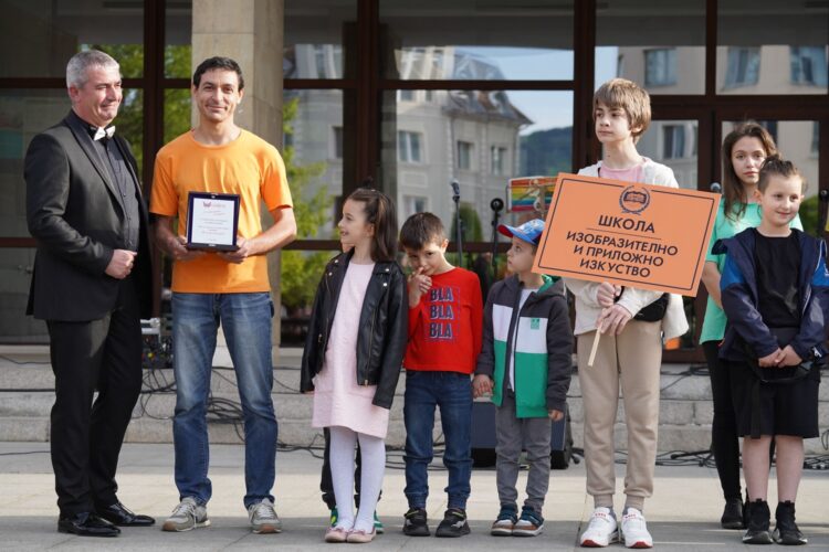 С пъстра плетеница от изкуства и талант празнува най-българската светиня – Читалището