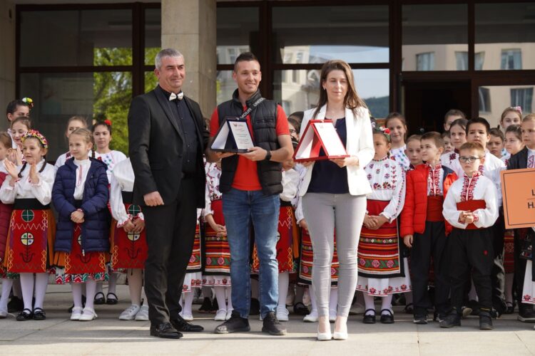 С пъстра плетеница от изкуства и талант празнува най-българската светиня – Читалището