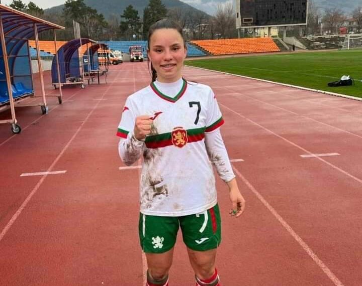 Състезателка на “Севлиево Лейдис”номинирана за “Най-добра футболистка”