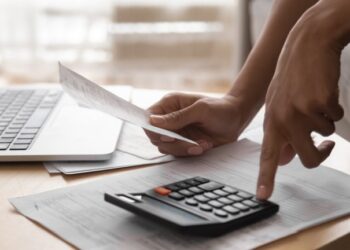 Плащате сметките във входа дори да не живеете в имота