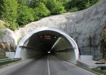 Вече 6 месеца се бави тунелът под Шипка