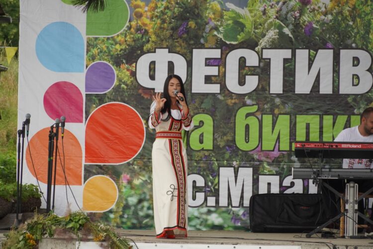 Аромат на лечебни треви, нови знания и много забавления на Шестия “Фестивал на билките” в с. Младен