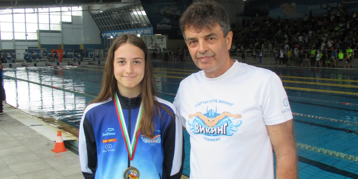 Яна Петкова с три медала от плувния турнир “Златоперки”