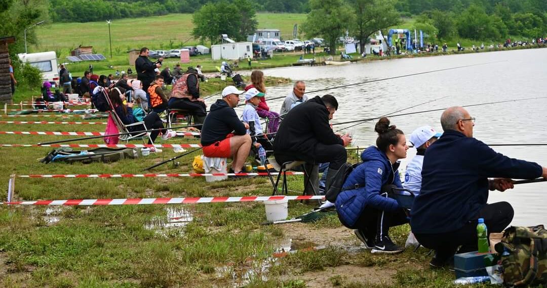 Деца премериха сили в риболовен турнир за 1 юни