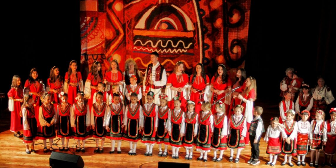 “Шарени цветенца” посветиха концерт на Борис Машалов