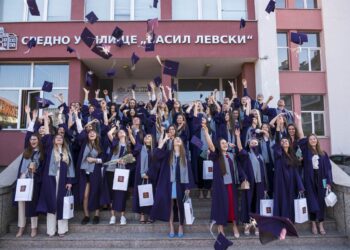 30 отличници в СУ “Васил Левски”, шестима – с пълно 6