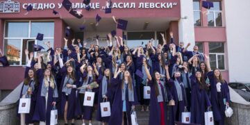 30 отличници в СУ “Васил Левски”, шестима – с пълно 6