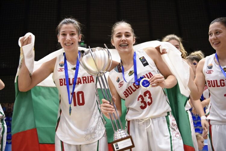 Гергана Иванова и шампионският баскетболен тим отново се събират