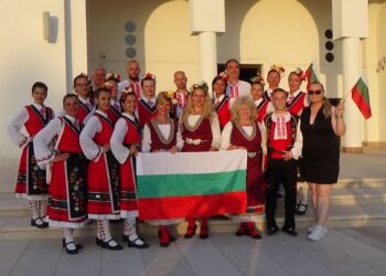 TK “Хопни ми, тропни ми” и трио “Звън” представиха българските традиции в Черна гора