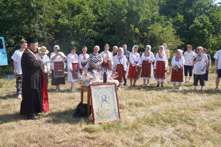Ритуално зажънаха в Крамолин
