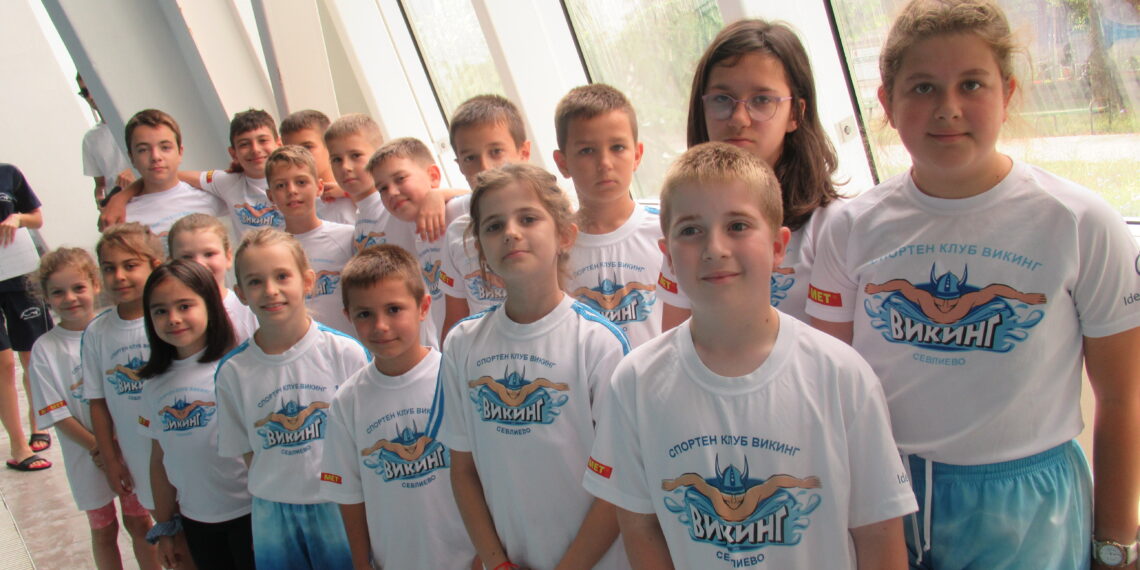 Три медала за Християн Митев от турнира по плуване “Синьо лято”