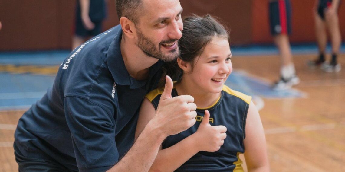 Радост, възхищение и гордост за децата на Севлиево от срещата им с Матей Казийски и Радостин Стойчев