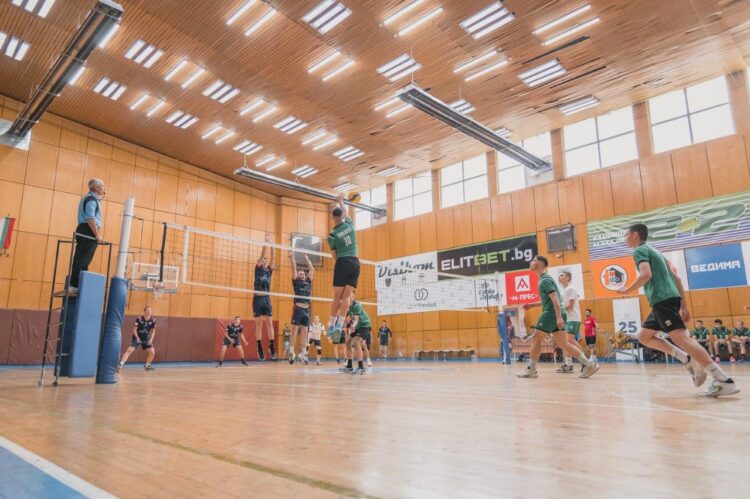 Радост, възхищение и гордост за децата на Севлиево от срещата им с Матей Казийски и Радостин Стойчев