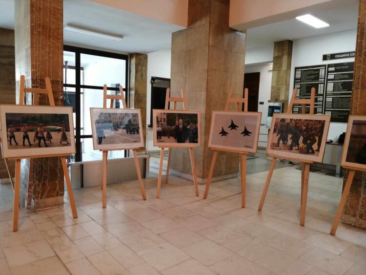 Военният фотограф Вилхелм Йоцов представи изложбата си „Фотодесант“