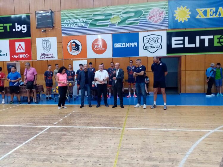 За трета поредна година Радостин Стойчев и Матей Казийски зарадваха състезатели и фенове на волейбола в Севлиево