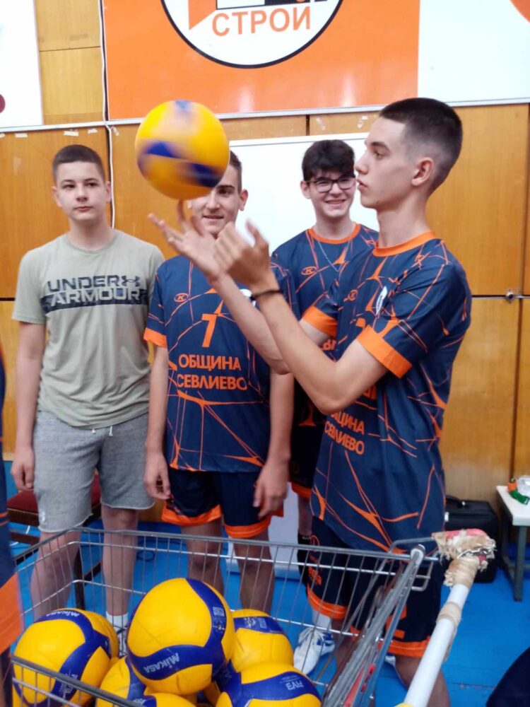 За трета поредна година Радостин Стойчев и Матей Казийски зарадваха състезатели и фенове на волейбола в Севлиево