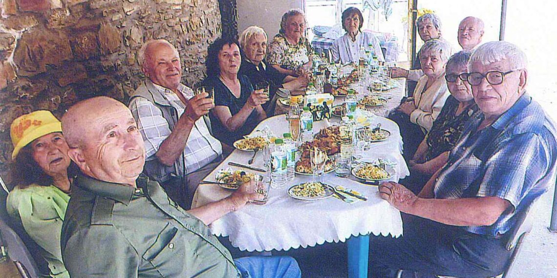 78-годишните от с. Крушево си спретнаха сладка и захаросана наборна среща