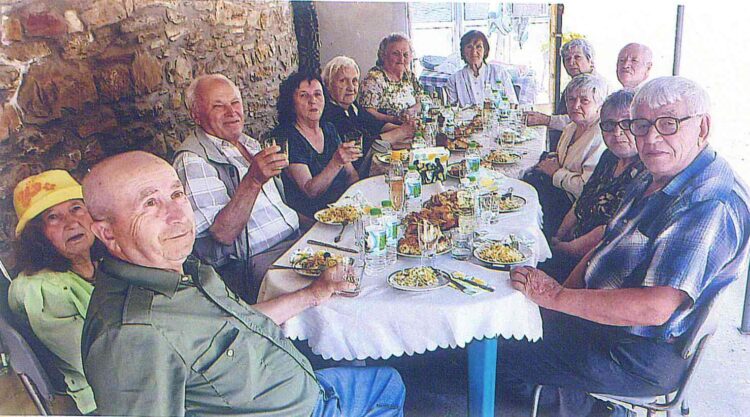 78-годишните от с. Крушево си спретнаха сладка и захаросана наборна среща