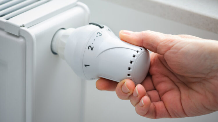 Помощи за отопление – ще ги получат около 327 000 хора и семейства