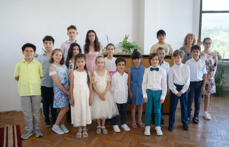 Симбиоза от стил, елегантност, класика и съвремие в концерта на Школата по пиано