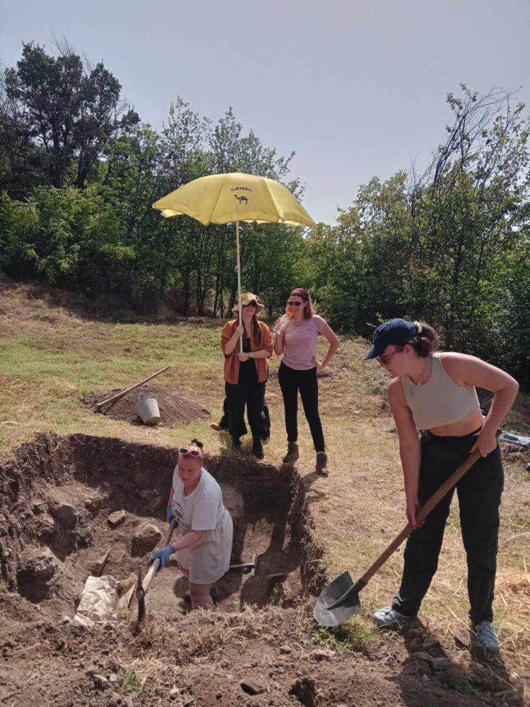 Британски студенти участват в 44-ия археологически сезон на Хоталич