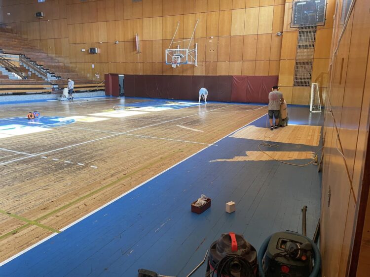 Ремонтират игралното поле в СЗ “Дан Колов”