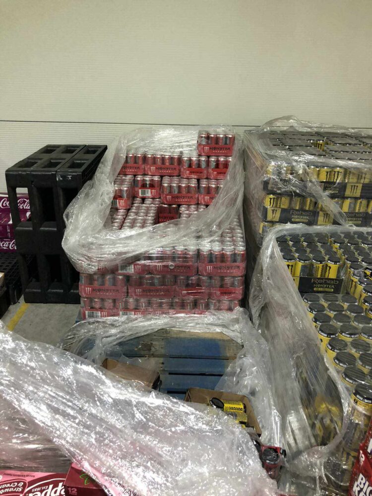 Разкриха голямо количество негодни стоки в склад в Севлиево