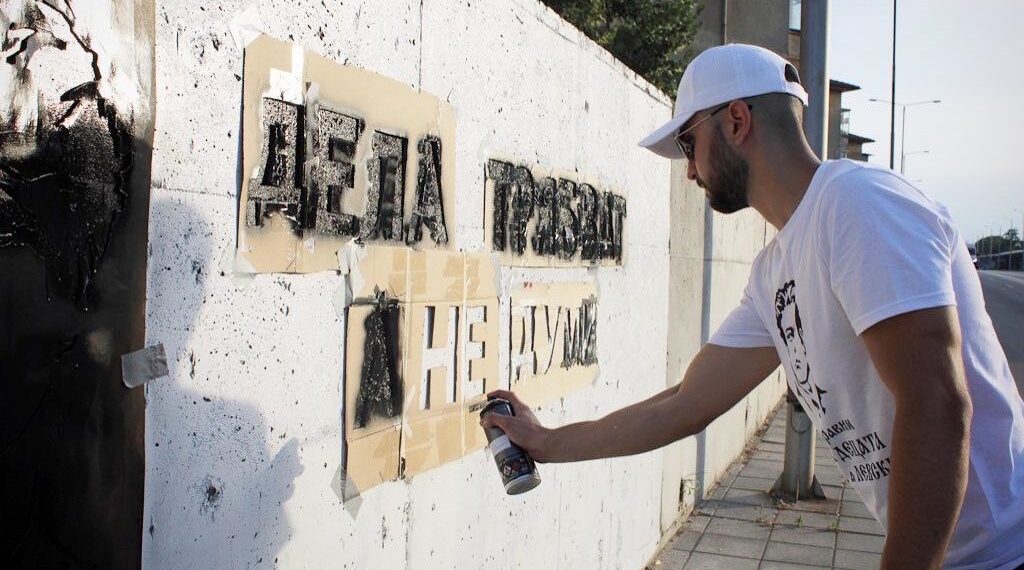 Тони Енчев: “Целта на проекта “От нас зависи” е децата в моя роден град да растат, заобиколени от нашите герои”