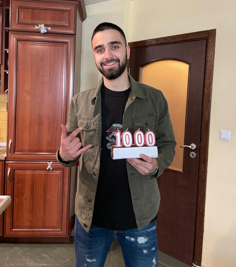 Тони Енчев: “Целта на проекта “От нас зависи” е децата в моя роден град да растат, заобиколени от нашите герои”