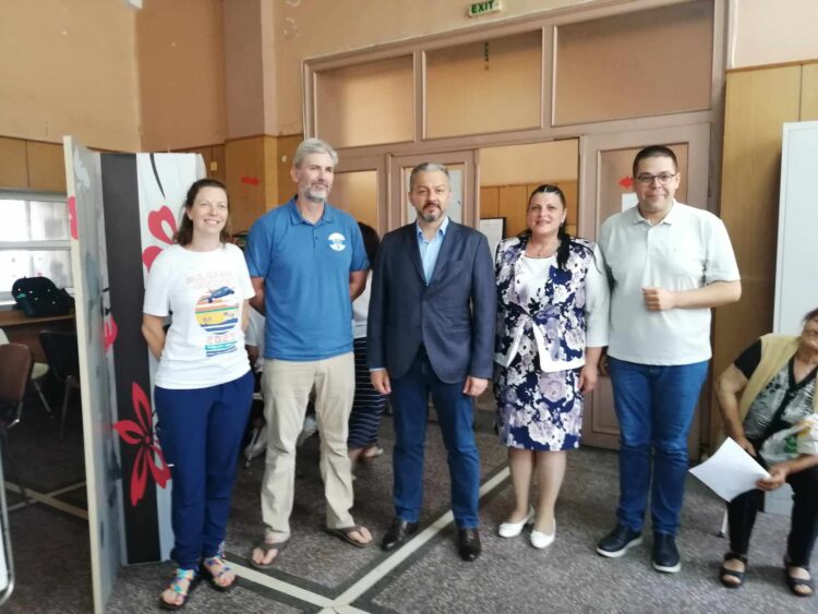 Лекари от Америка преглеждаха севлиевци, консултират и в събота