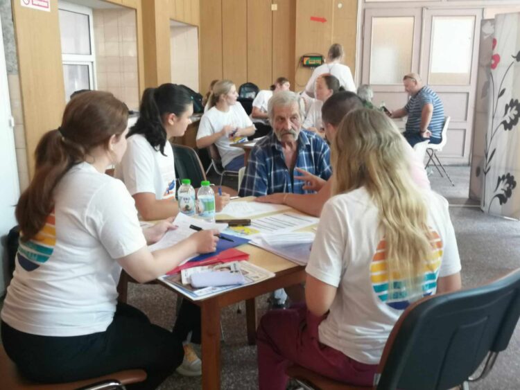 Лекари от Америка преглеждаха севлиевци, консултират и в събота