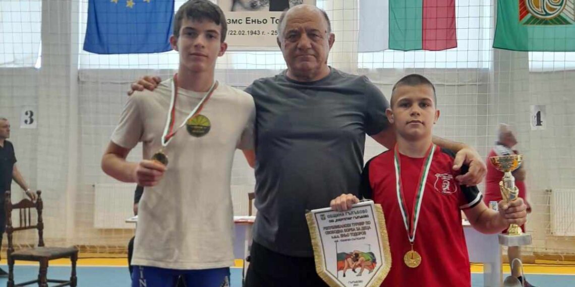 Малките ни шампиони по борба – безапелационни на турнир в Гълъбово