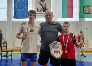 Малките ни шампиони по борба – безапелационни на турнир в Гълъбово